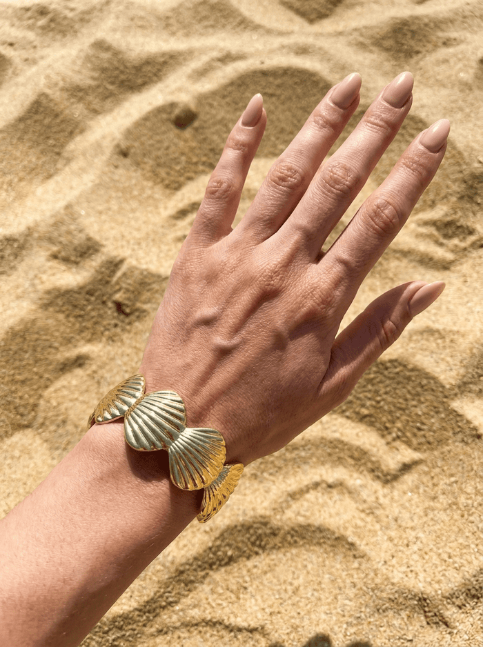 Pulsera Brazalete Conchas Doradas