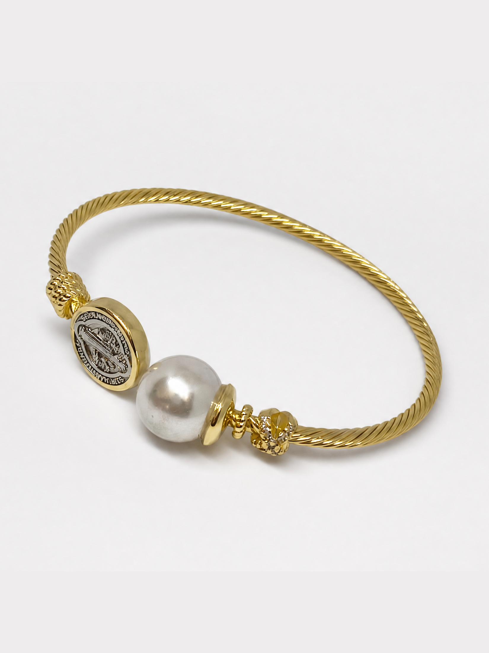 Esclava oro 18k con perla y medalla San Benito · libre de níquel | Buono Joyas