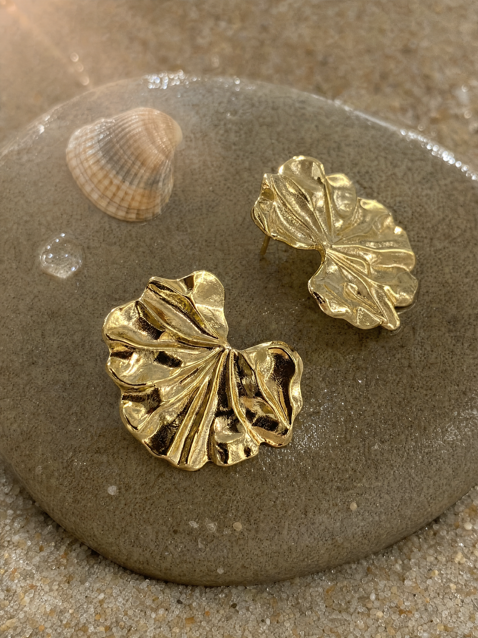 Aros hoja vintage texturizada · foto 4 · Buono Joyas