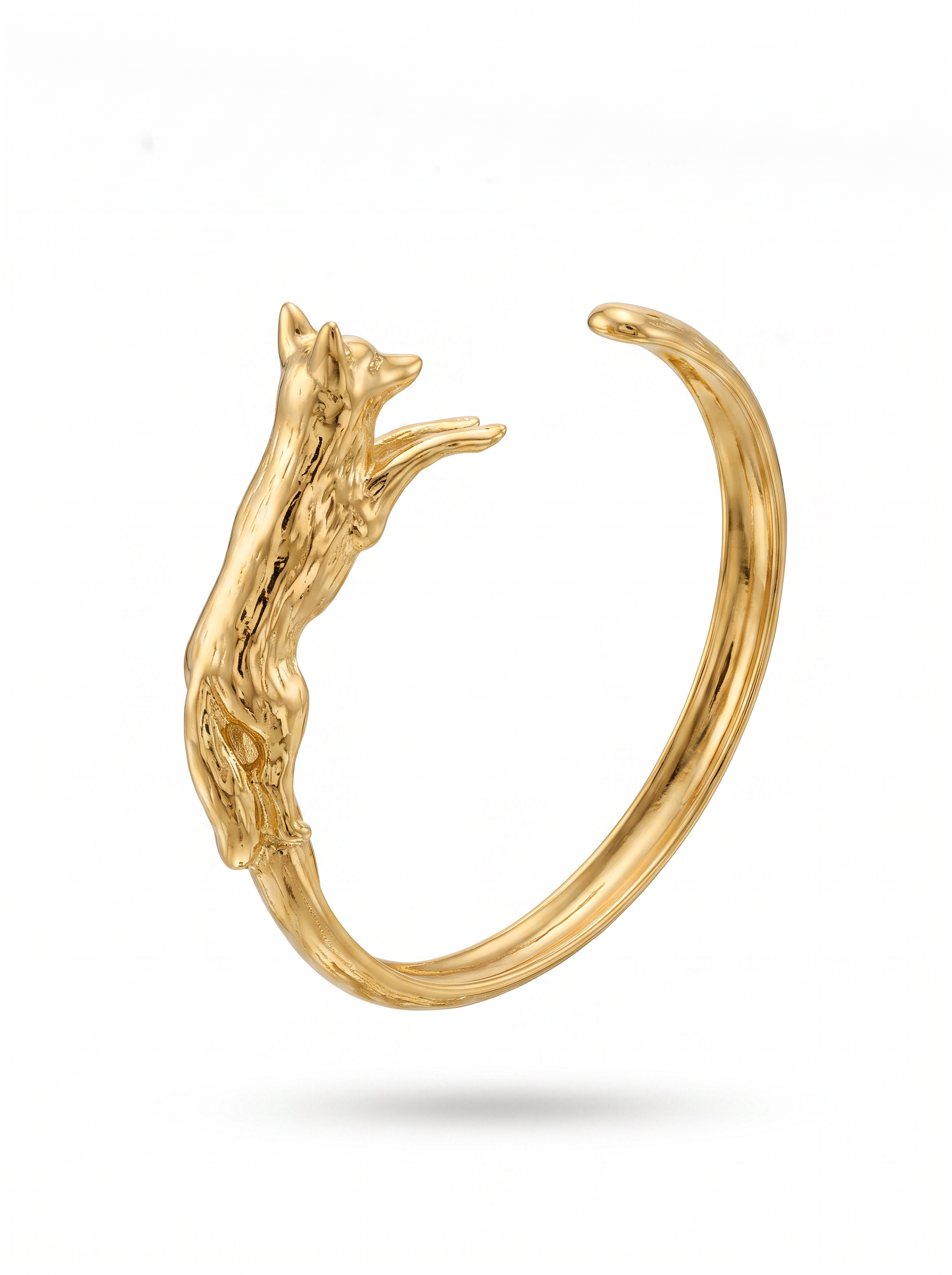 Brazalete Cuff Zorro Dorado de enchape de oro 18k, fondo blanco | Buono Joyas