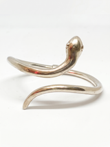 Brazalete Cleopatra, serpiente de plata 925, fondo blanco | Buono Joyas