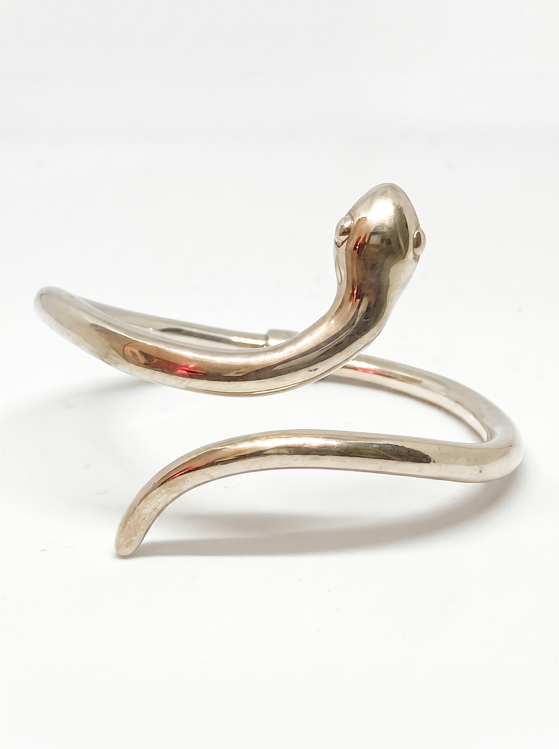 Brazalete Cleopatra, serpiente de plata 925, fondo blanco | Buono Joyas
