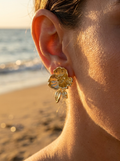Aretes Flor con Hoja Dorada