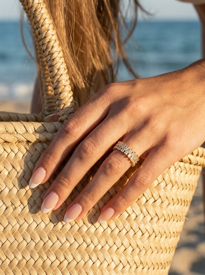 Anillo Eternity Baguette Dorado