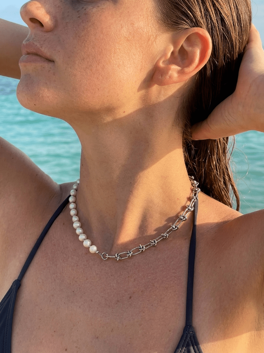 Collar Perlas de Río Anudadas con Cadena Nudo Plata