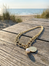 Collar Moneda y Perla Dorada