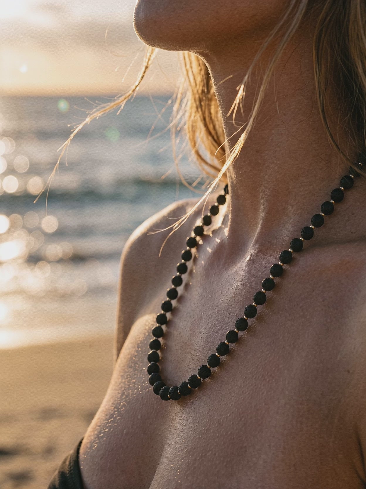 collar-con-piedra-volcanica video playa Buono