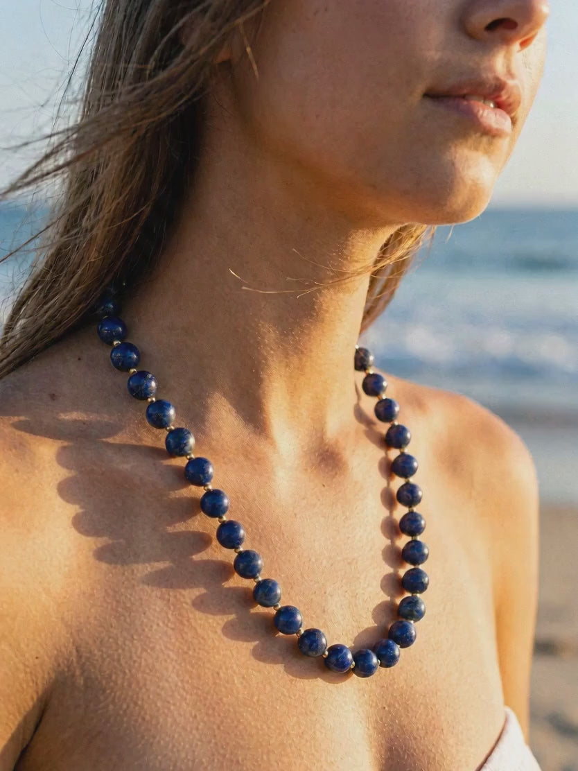 Collar XL lapislázuli en video · playa golden hour | Buono Joyas